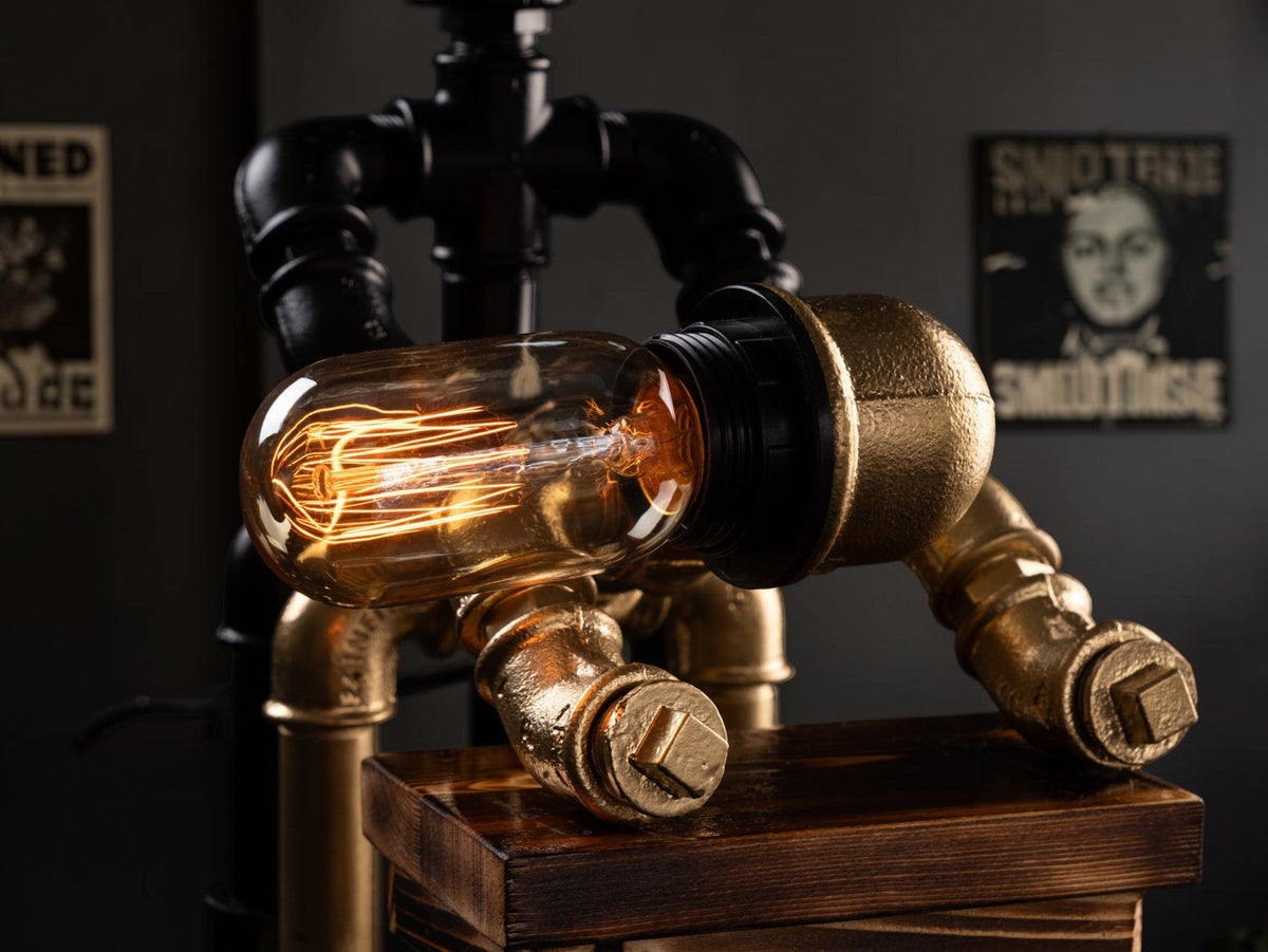 Rückenwind Skulpturale Tischlampe aus Temperguss