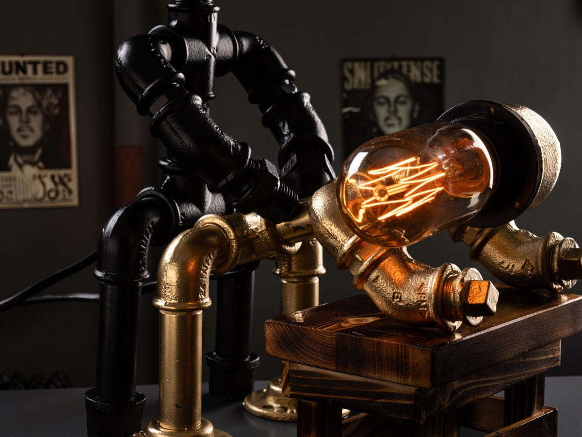 Rückenwind Skulpturale Tischlampe aus Temperguss