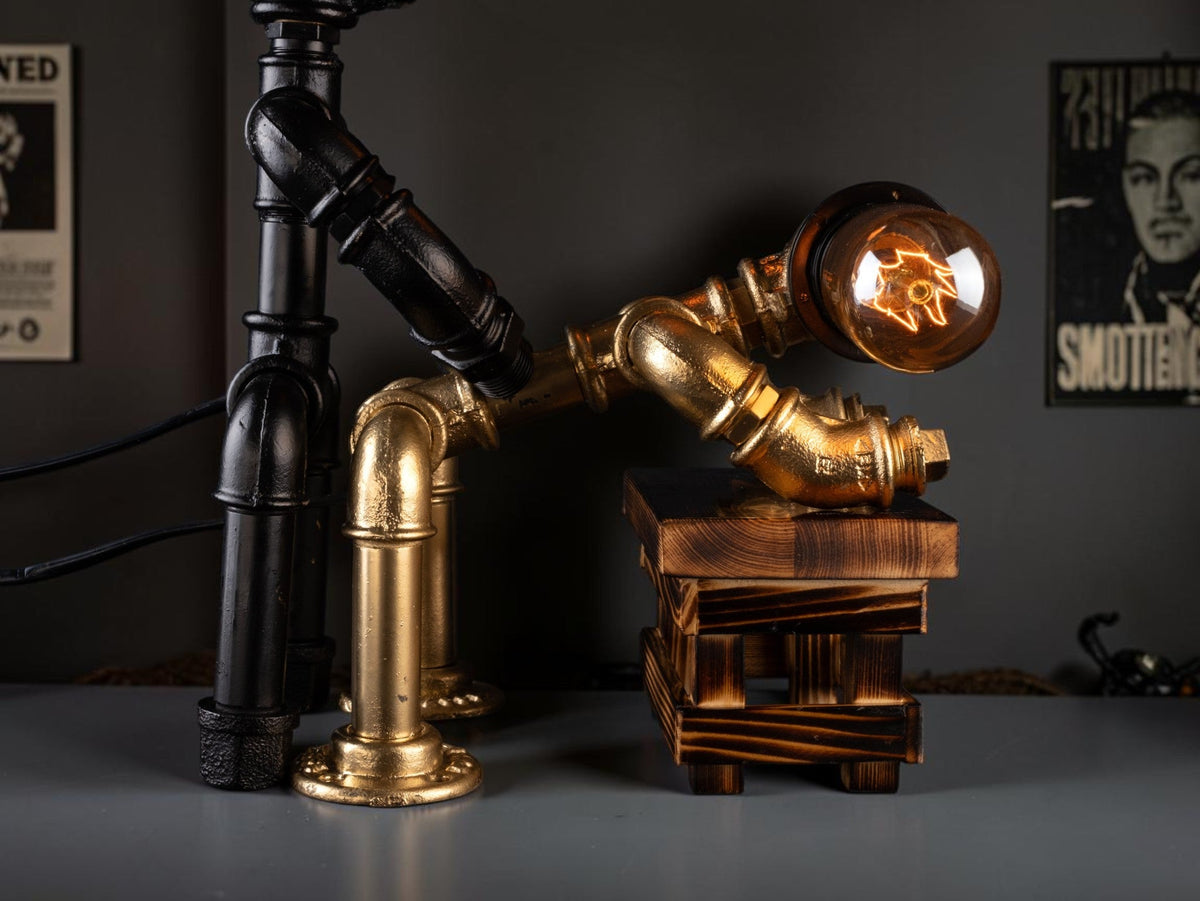 Rückenwind Skulpturale Tischlampe aus Temperguss