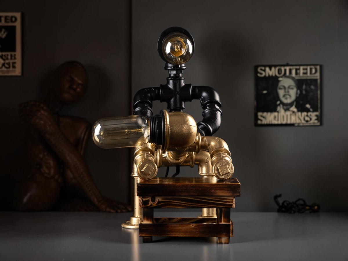 Rückenwind Skulpturale Tischlampe aus Temperguss